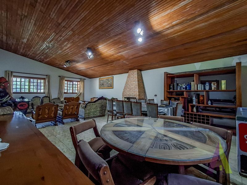 Sitio com fácil acesso e estrutura para criação de cavalos em São Roque!