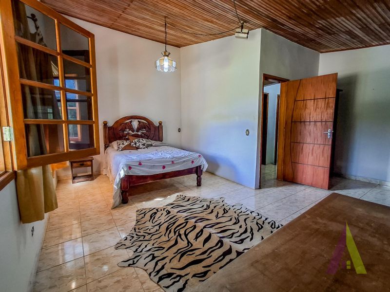 Sitio com fácil acesso e estrutura para criação de cavalos em São Roque!