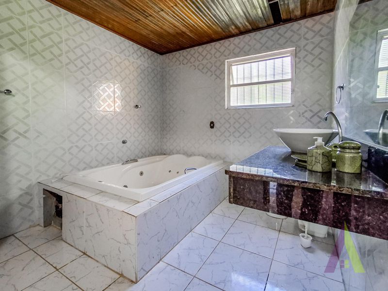 Sitio com fácil acesso e estrutura para criação de cavalos em São Roque!