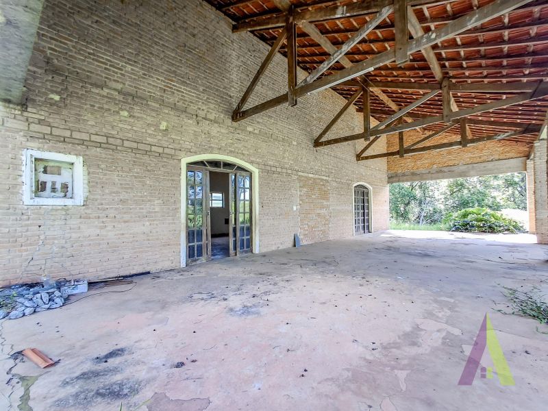 Sitio com fácil acesso e estrutura para criação de cavalos em São Roque!