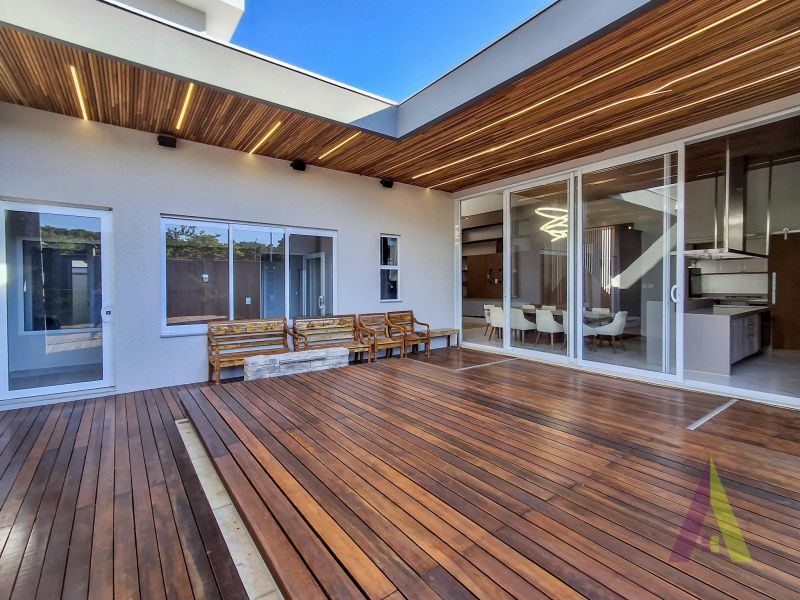 Casa térrea com moveis planejados no Alphaville Nova Esplanada 3!