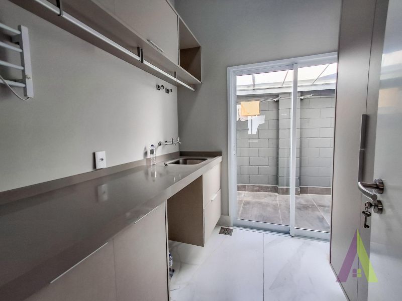 Casa térrea com moveis planejados no Alphaville Nova Esplanada 3!