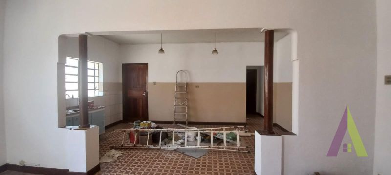 Casa Térrea no Centro de São Roque!