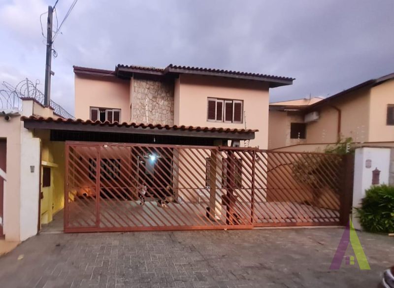 Sobrado de Alto Padrão em Bairro Tradicional de São Roque!