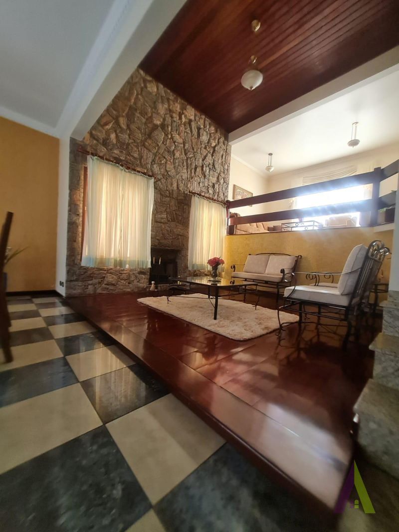 Sobrado de Alto Padrão em Bairro Tradicional de São Roque!