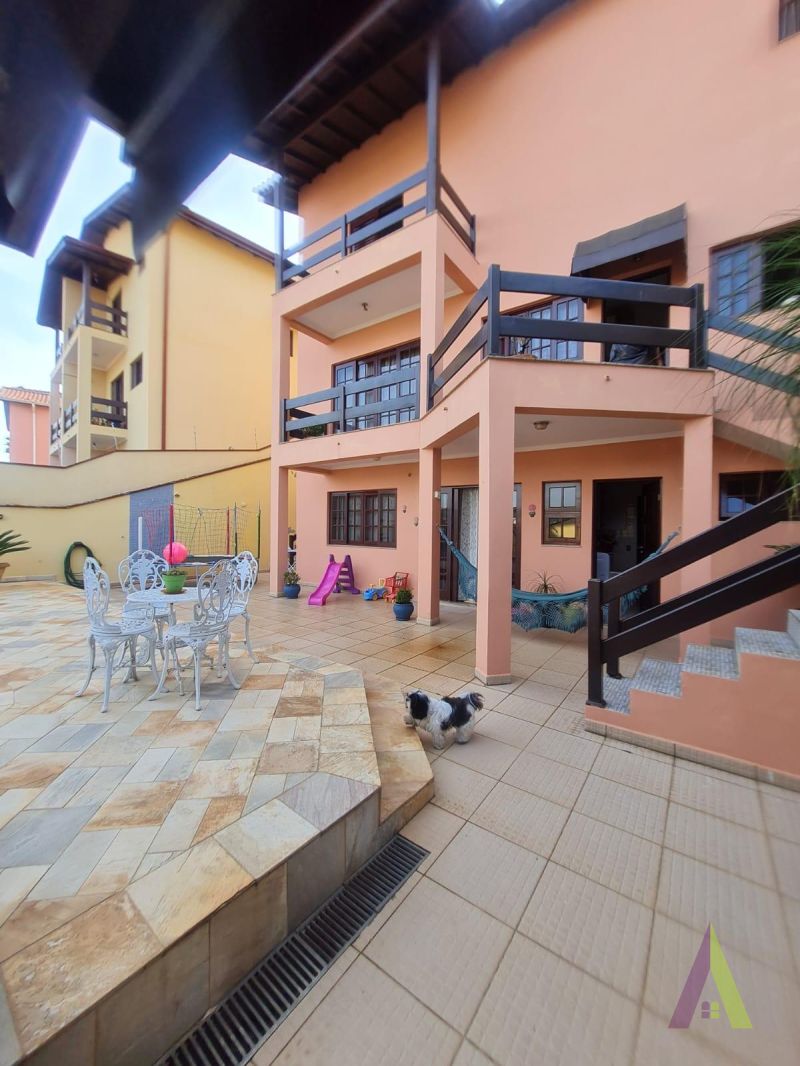 Sobrado de Alto Padrão em Bairro Tradicional de São Roque!