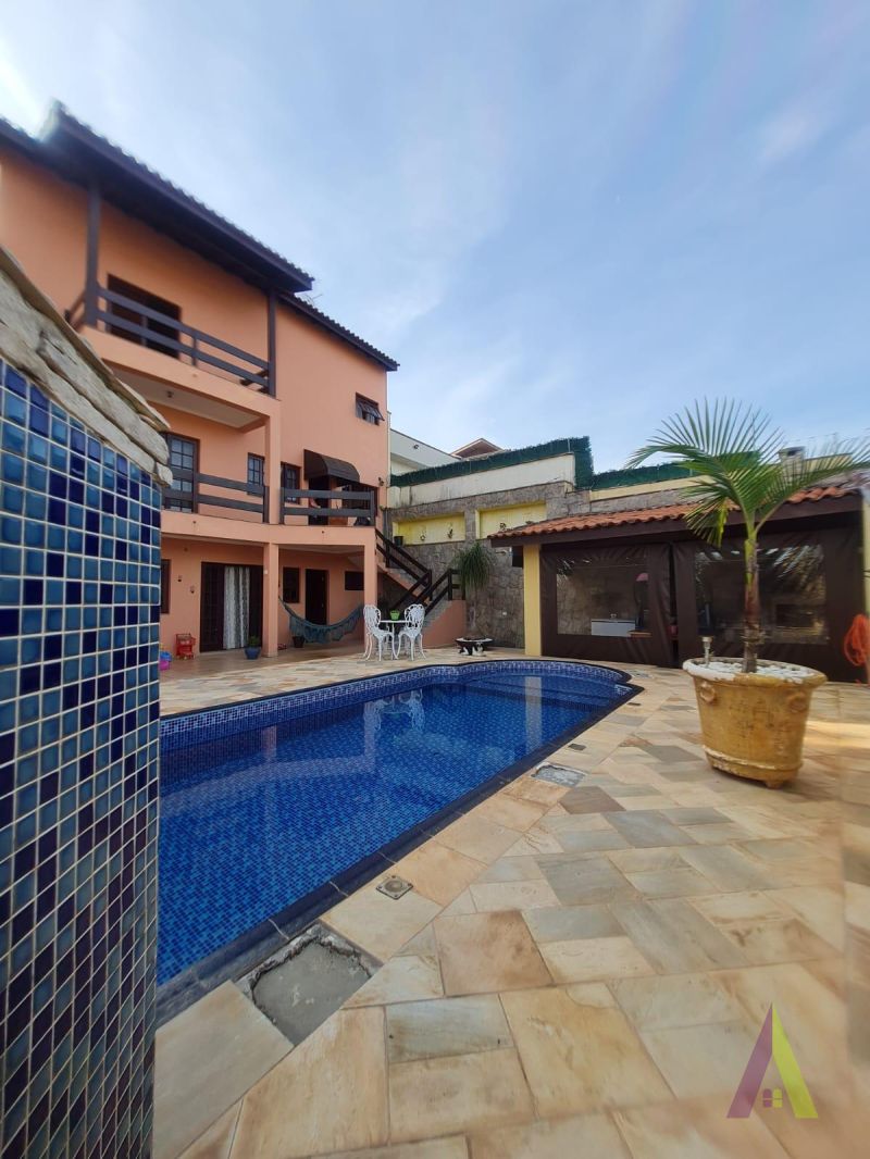 Sobrado de Alto Padrão em Bairro Tradicional de São Roque!