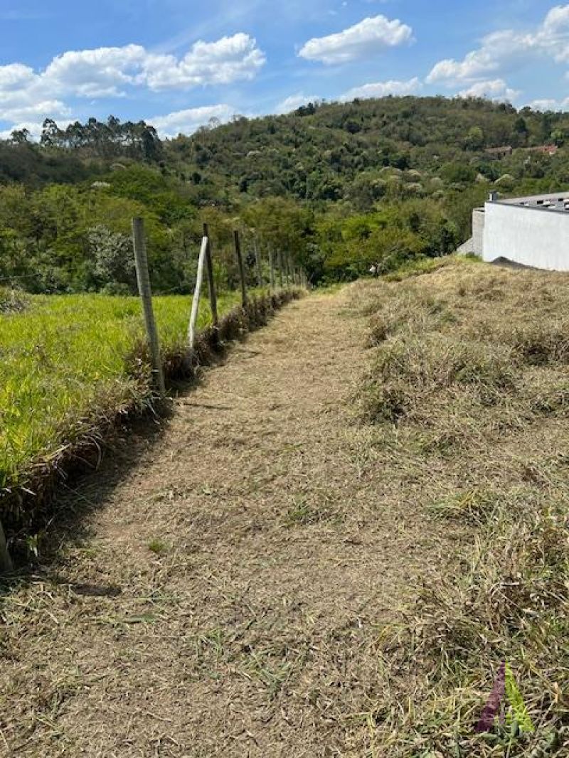 Terreno na Estrada do Vinho em São Roque! 