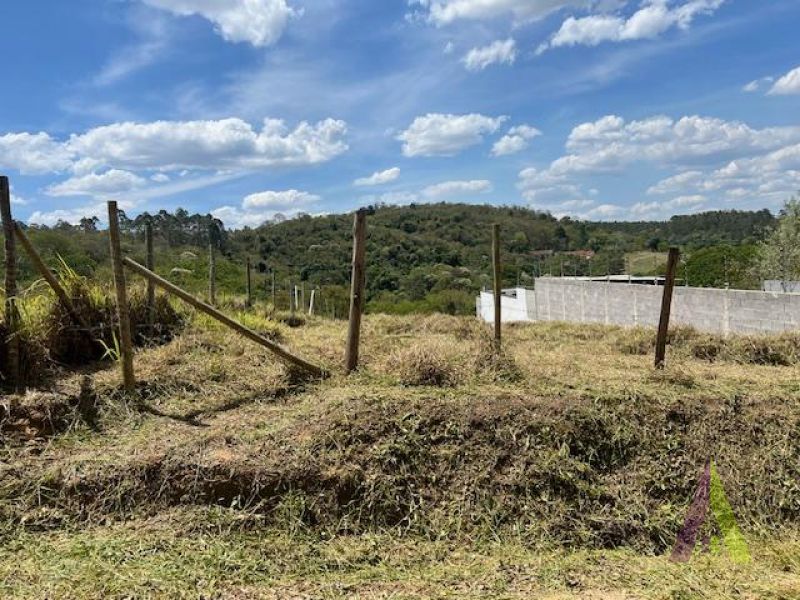 Terreno na Estrada do Vinho em São Roque! 