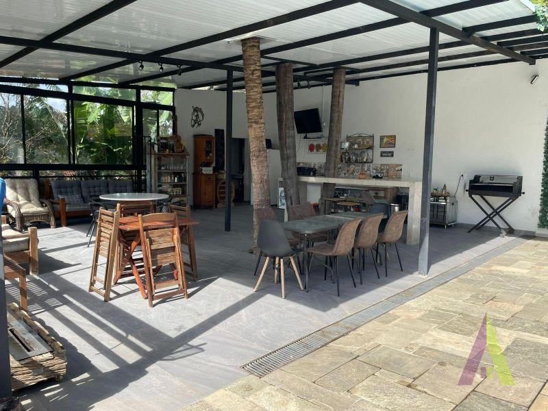  Casa em Condomínio Fechado de Alto Padrão em São Roque!