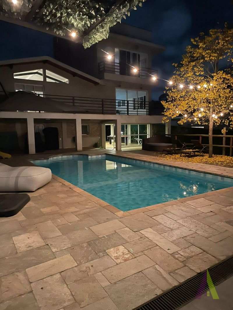  Casa em Condomínio Fechado de Alto Padrão em São Roque!