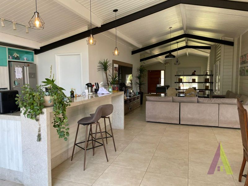  Casa em Condomínio Fechado de Alto Padrão em São Roque!