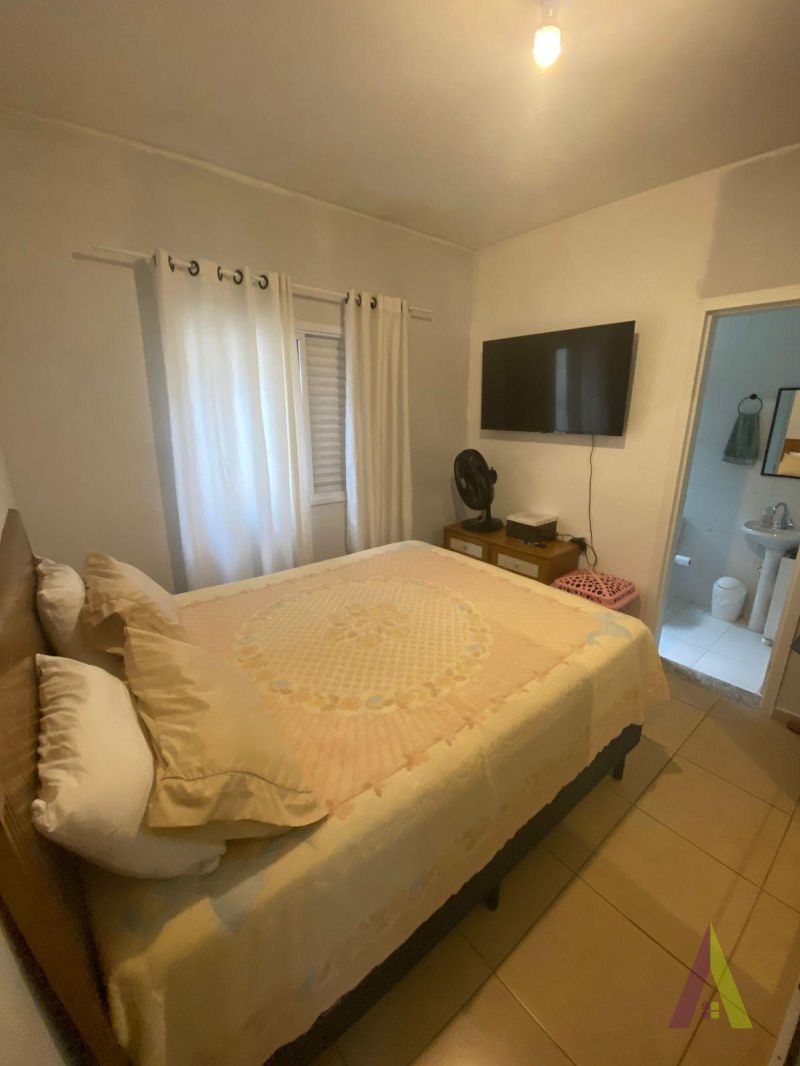 Casa Térrea em Condomínio Fechado! 