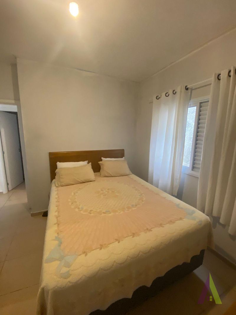 Casa Térrea em Condomínio Fechado! 