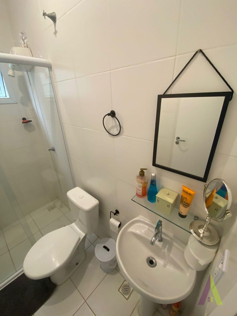 Casa Térrea em Condomínio Fechado! 