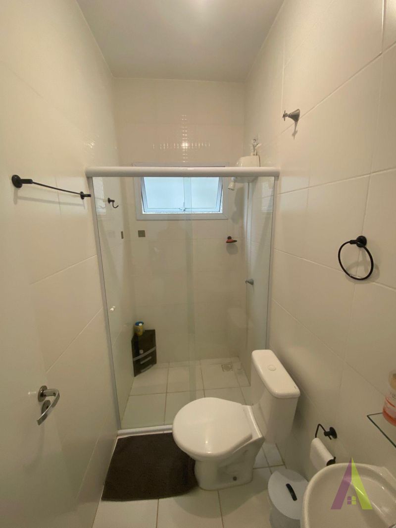 Casa Térrea em Condomínio Fechado! 