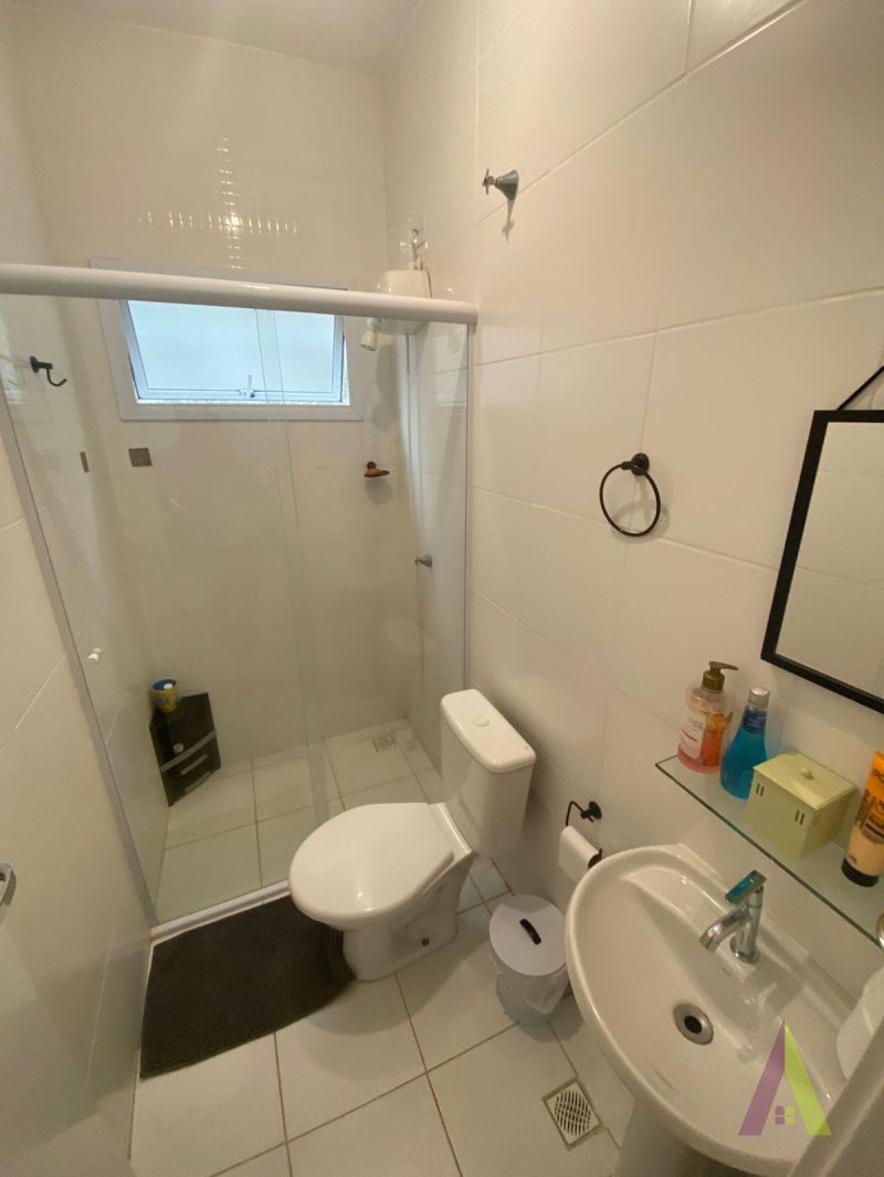 Casa Térrea em Condomínio Fechado! 