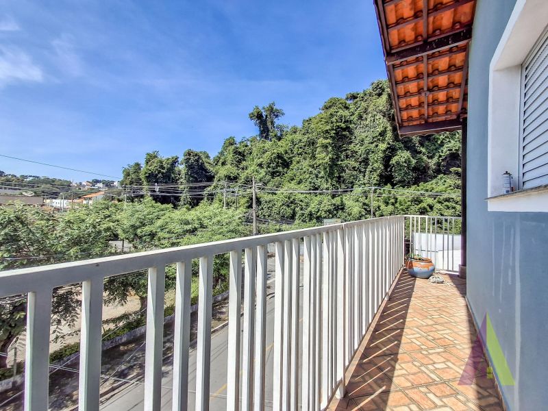 Casa com Terraço Próximo ao Centro de São Roque!