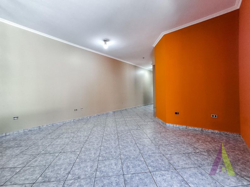 Casa com Terraço Próximo ao Centro de São Roque!