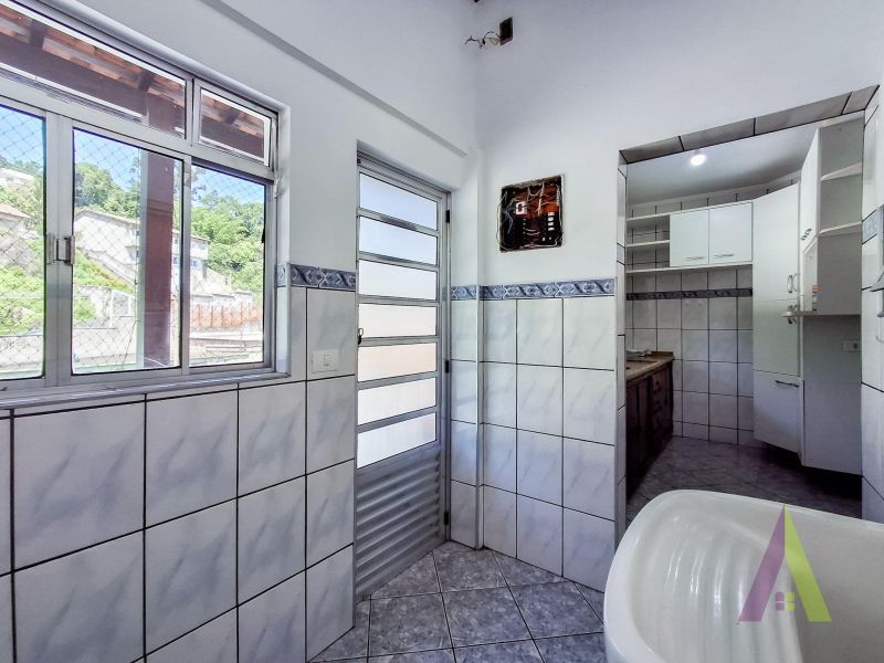 Casa com Terraço Próximo ao Centro de São Roque!