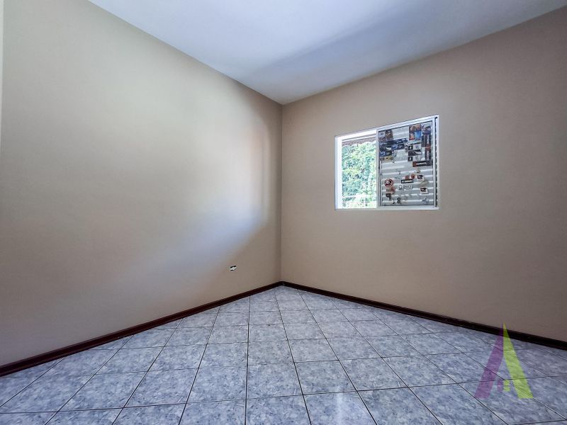 Casa com Terraço Próximo ao Centro de São Roque!