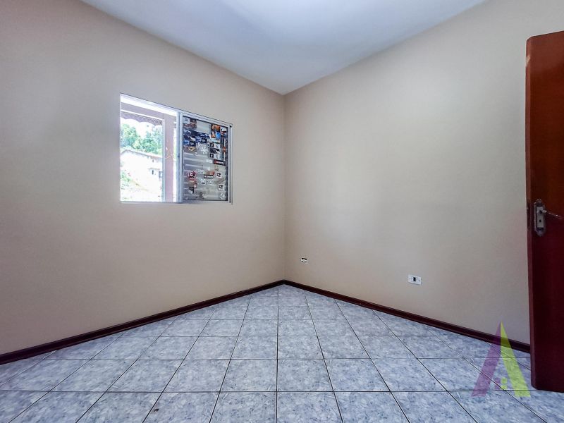 Casa com Terraço Próximo ao Centro de São Roque!