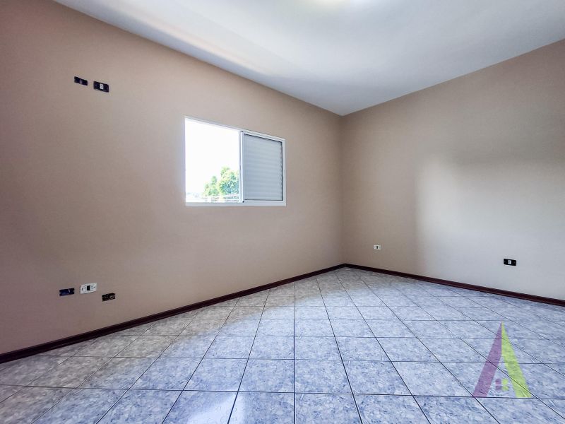 Casa com Terraço Próximo ao Centro de São Roque!