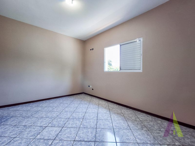 Casa com Terraço Próximo ao Centro de São Roque!