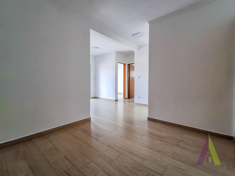 Apartamento com Varanda em Bairro Tradicional de São Roque!