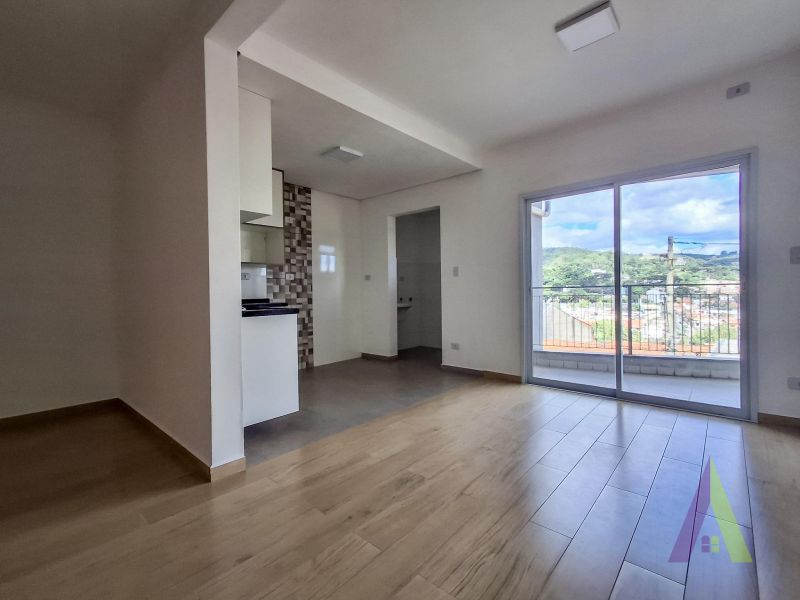 Apartamento com Varanda em Bairro Tradicional de São Roque!