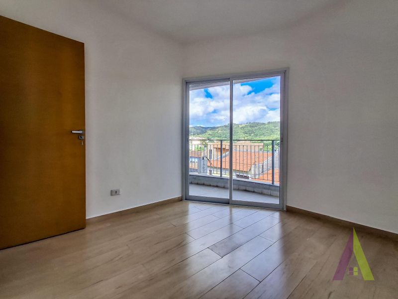 Apartamento com Varanda em Bairro Tradicional de São Roque!