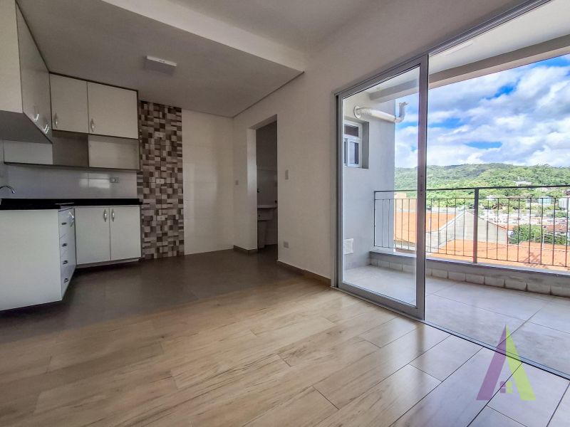 Apartamento com Varanda em Bairro Tradicional de São Roque!