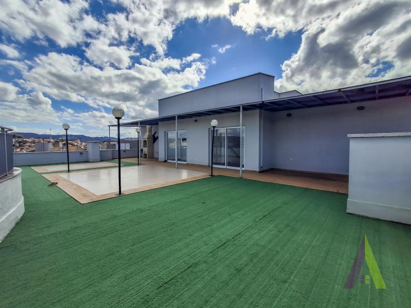 Apartamento com Varanda em Bairro Tradicional de São Roque!