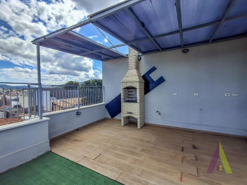 Apartamento com Varanda em Bairro Tradicional de São Roque!