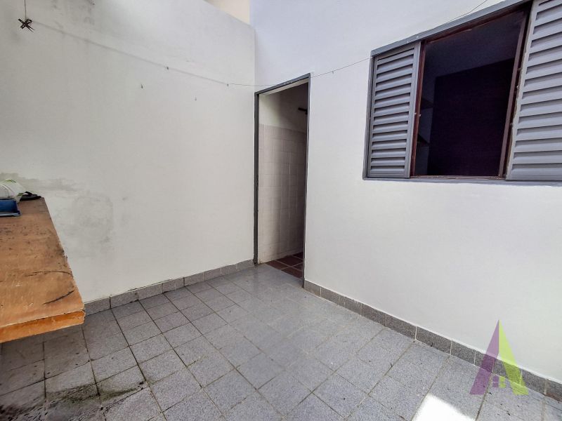 Casa Térrea Próxima a Avenida de Grande Fluxo em São Roque!