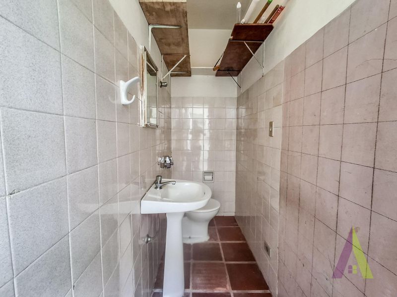 Casa Térrea Próxima a Avenida de Grande Fluxo em São Roque!