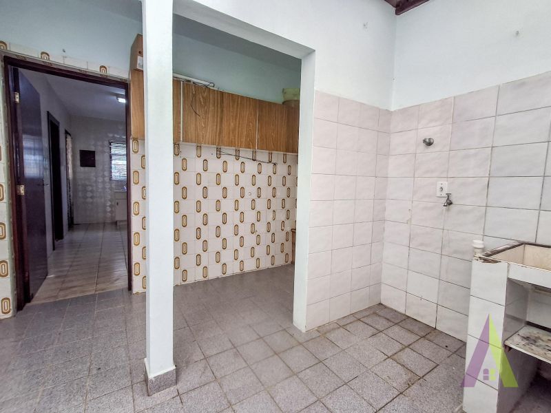 Casa Térrea Próxima a Avenida de Grande Fluxo em São Roque!