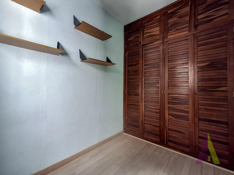 Casa Térrea Próxima a Avenida de Grande Fluxo em São Roque!