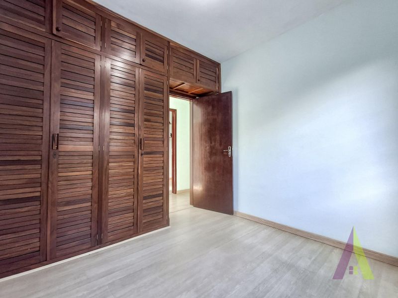 Casa Térrea Próxima a Avenida de Grande Fluxo em São Roque!