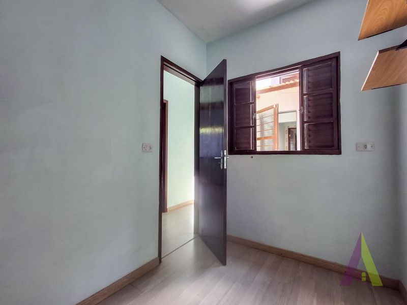 Casa Térrea Próxima a Avenida de Grande Fluxo em São Roque!