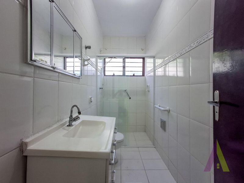 Casa Térrea Próxima a Avenida de Grande Fluxo em São Roque!