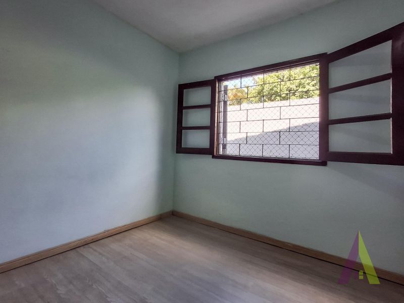 Casa Térrea Próxima a Avenida de Grande Fluxo em São Roque!