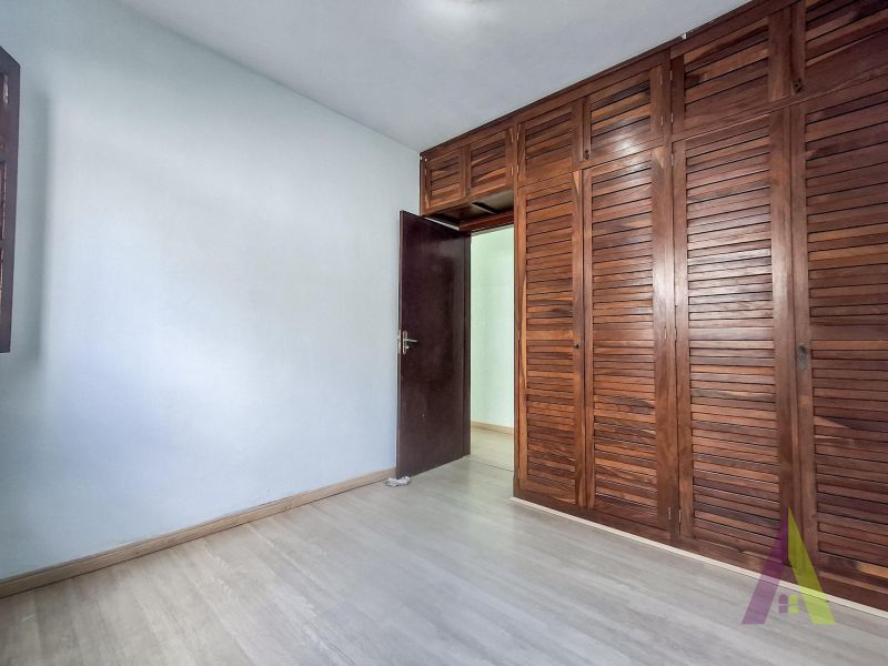 Casa Térrea Próxima a Avenida de Grande Fluxo em São Roque!