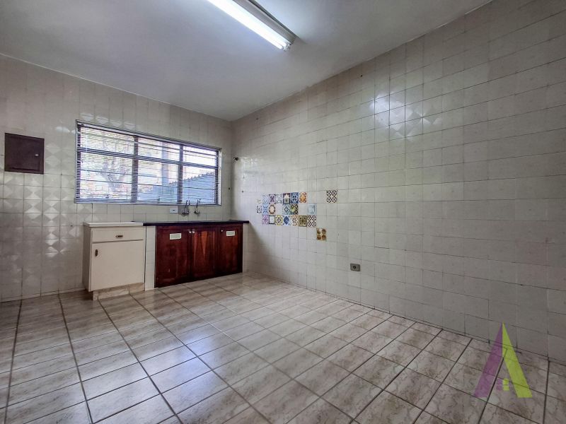 Casa Térrea Próxima a Avenida de Grande Fluxo em São Roque!