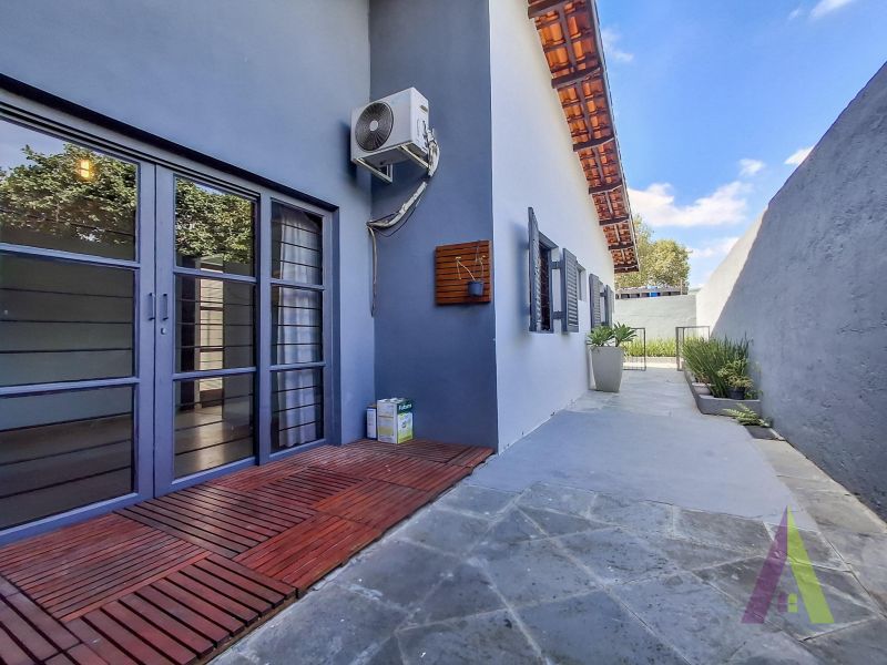 Casa Térrea Próxima a Avenida de Grande Fluxo em São Roque!