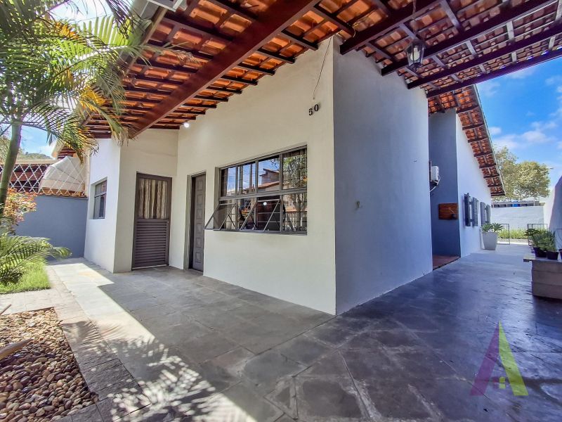 Casa Térrea Próxima a Avenida de Grande Fluxo em São Roque!