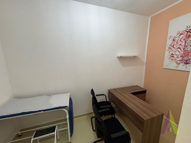 Sala Comercial no Centro de São Roque! 