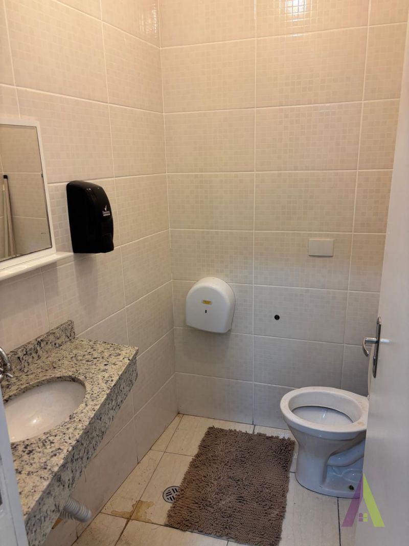 Sala Comercial no Centro de São Roque! 