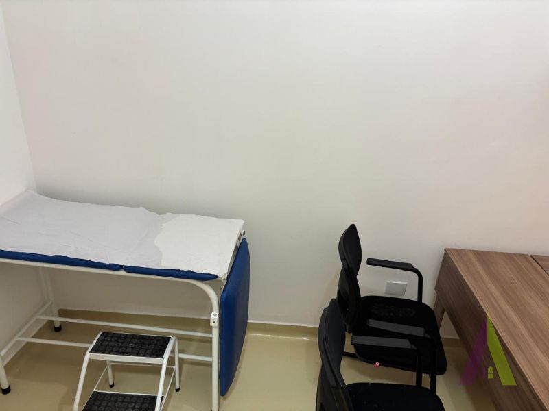 Sala Comercial no Centro de São Roque! 