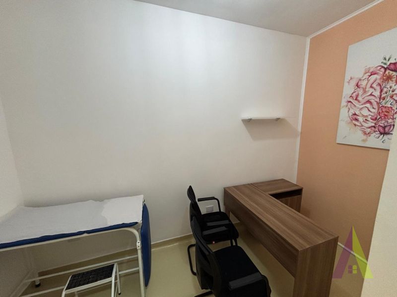 Sala Comercial no Centro de São Roque! 